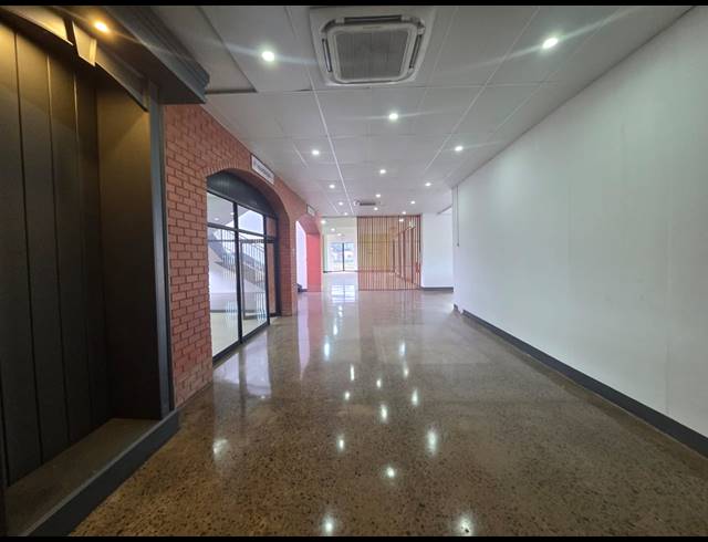 3,000M² WAREHOUSE FOR SALE IN RIVERHORSE VALLEY